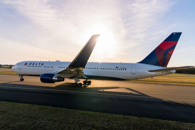 Photo /2021_ilustrac_f/Delta 767-300.jpg
